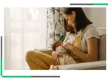 Żywienie niemowląt urodzonych przez cesarskie cięcie – aktualne zalecenia mama karmiąca piersią swoje dziecko