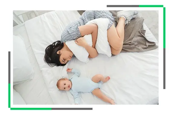 Czy depresja poporodowa ma wpływ na zaburzenia psychiczne u dzieci mama z dzieckiem na łóżku w sypialnie