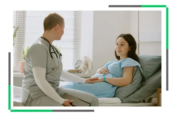 Jak mówić o mikrobiocie w sposób przystępny i zrozumiały dla pacjenta? Lekarka rozmawia z ciężarną kobietą w szpitalu